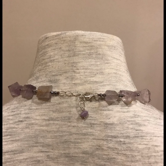 Graduated light roughly cut amethyst bead necklace - Picture 3 of 4